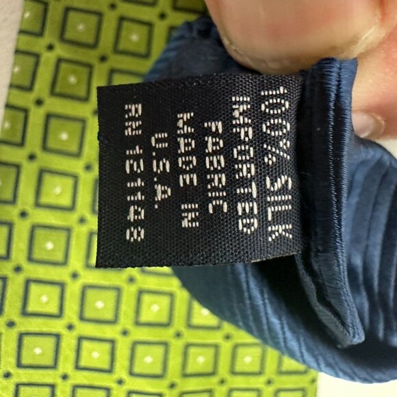 Tommy Hilfiger Mens Green & Navy 100% Silk Geometric Pattern Tie - Picture 3 of 4